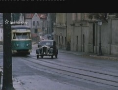 La Rue de l'Église - une voiture et le tram