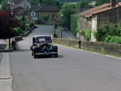 L'arrivée dans la petite ville