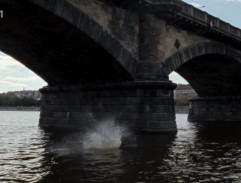 Le saut dans la rivière