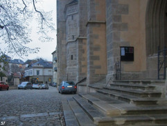 Devant l'église