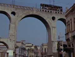 Trolleybus sur le viaduc