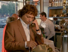 Appel téléphonique depuis un café
