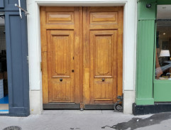 Le meurtrier à la porte