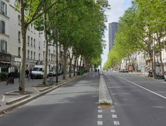 Rue avec immeuble