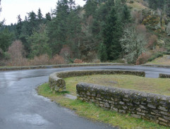 La route près de la ruine