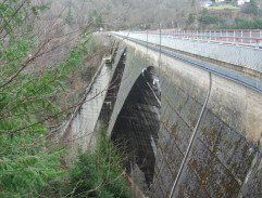 Des zigzags sur la levée