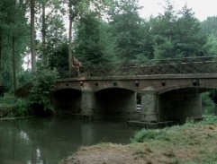 Près du pont