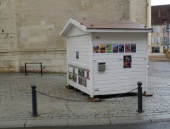 Devant l'église