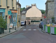 Devant l'église