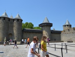 Holzdorf, Allemagne. 07e mai 2021. Les visiteurs visitent le