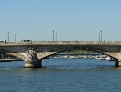 La voiture dans la rivière