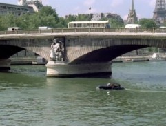 La voiture dans la rivière