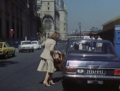 Montée dans un taxi