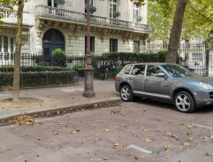 Devant la maison de Mignonac