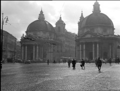 La place avec les églises