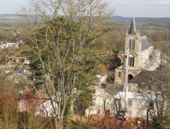 Le film commence sur une vue panoramique de Saint-Robin