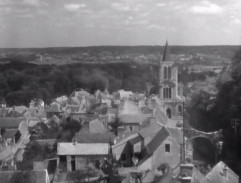 Le film commence sur une vue panoramique de Saint-Robin