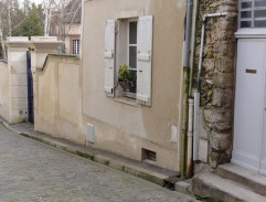 Barny se rend à la demeure privée de Léon Morin