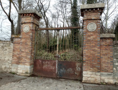 Grille d'entrée du château