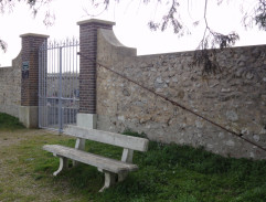 Cimetière d'Ernelés, grille d'entrée