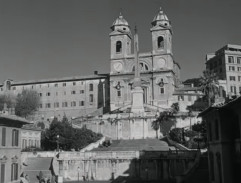 La vue sur l'escalier et l'église