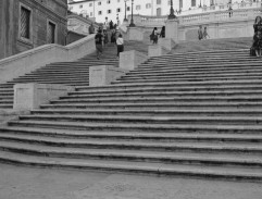 Sur l'escalier