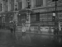 La rue sous la pluie