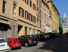 Une rue à l'église