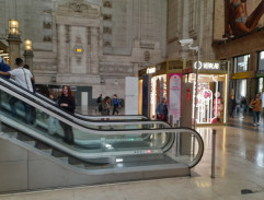 Abel sur l'escalator