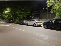 La bagarre devant le club de boxe