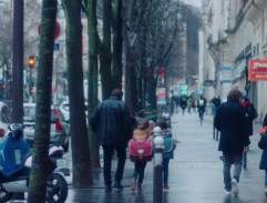 Devant l'école