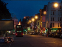 Rosie quitte l'hôtel où travaille son père