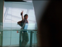 Rosie et Alex à l'aéroport