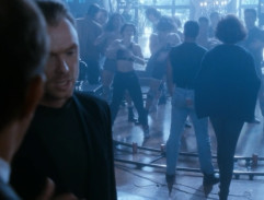 Frank parle aux employés de Rachel