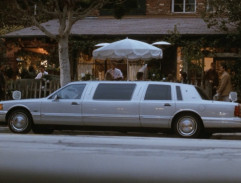 Rachel, Frank et les autres quittent le restaurant