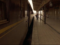 Dean Corso descend du train à la gare