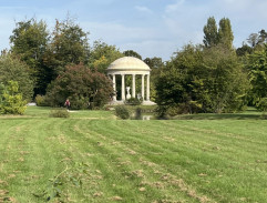 Temple dans les jardins