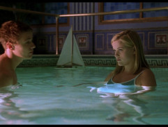 Sebastian et Annette dans la piscine