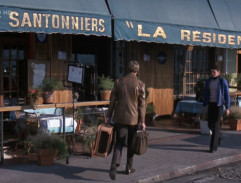 Devant l'hôtel Résidence