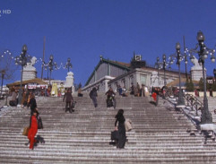 La descente de l'escalier en moto