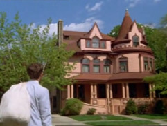 Stingo devant la maison de Sophie et Nathan