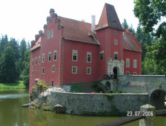Devant le château de brique